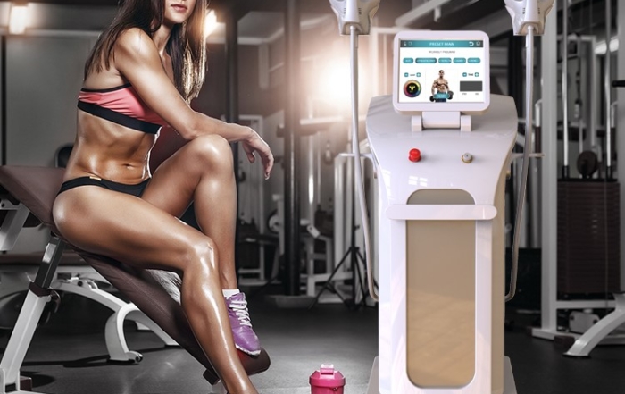 Gold Sculpt HI-EMS apparatuur in sportschool met een vrouw voor trainen van spieren
