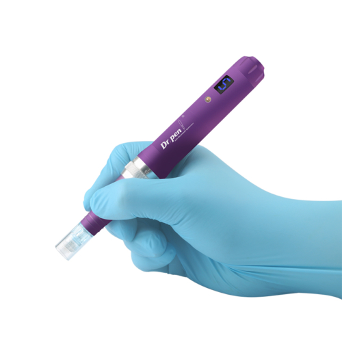 Dr. Pen X5-W Microneedling dermapen draadloos detail hand