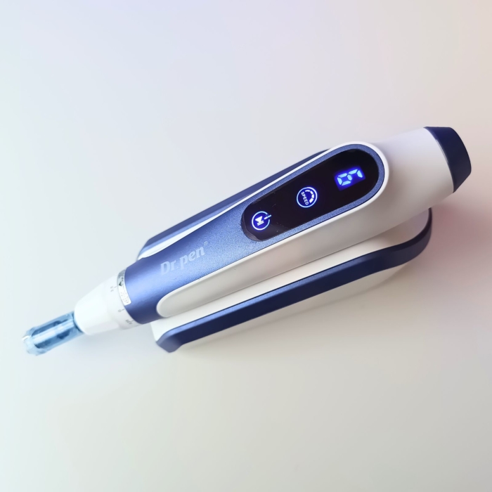Dr. Pen A11-dermapen-voor-microneedling-met-tot 2.5 mm-kopen-bij-MedAes.eu-in-situatie-2