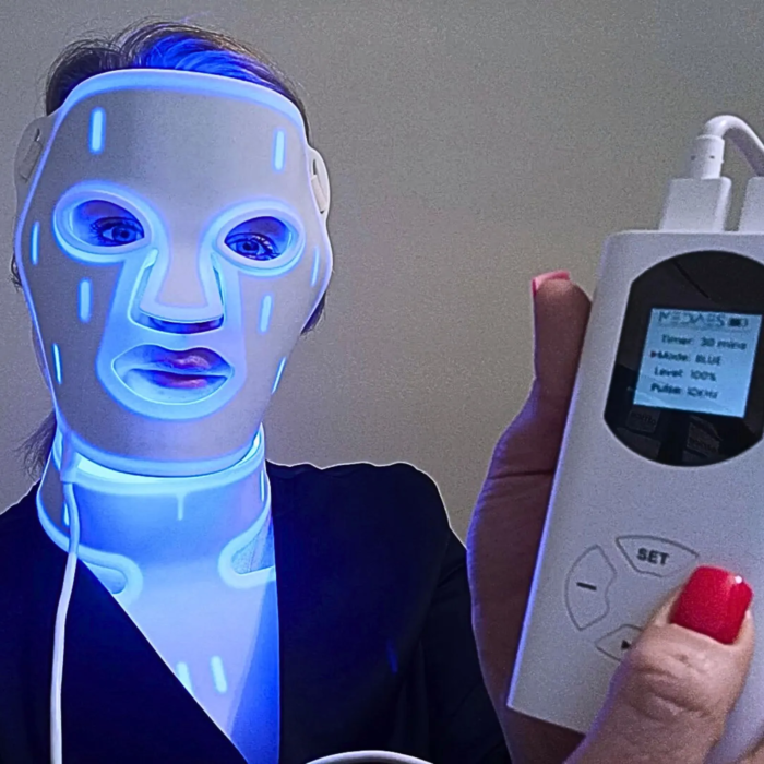 MedAes Led masker lichttherapie LM01 voor gezicht, nek en borst – 7 lichtmodi in situatie blauw licht