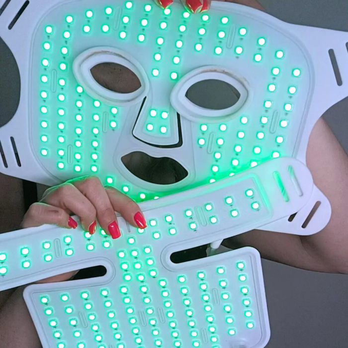 MedAes Led masker lichttherapie LM01 voor gezicht, nek en borst – 7 lichtmodi in situatie groon licht achterkant