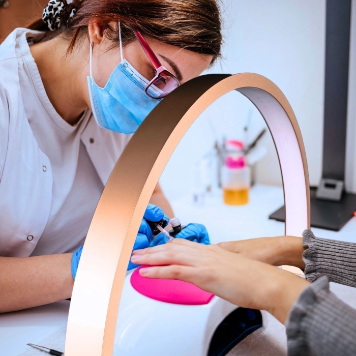 ILLUXE IL10 – Manicure LED Moonlight goud product foto in situatie